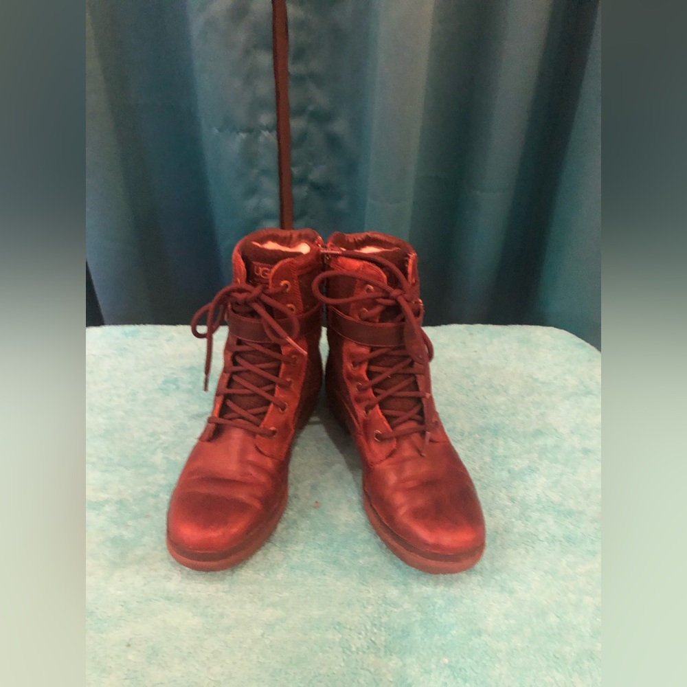 UGG Australia Kesey winter leather  boots size 6,5